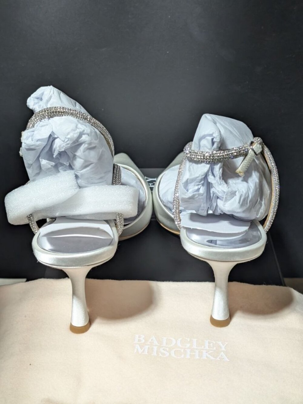 Badgley Mischka Autumn Ankle Strap Kitten Heel Pumps White US Size 10 - Picture 3 of 12